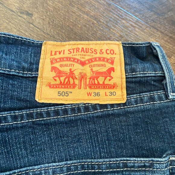 Levi's 505 Straight Leg Jeans - Size 36x30 - Picture 7 of 7
